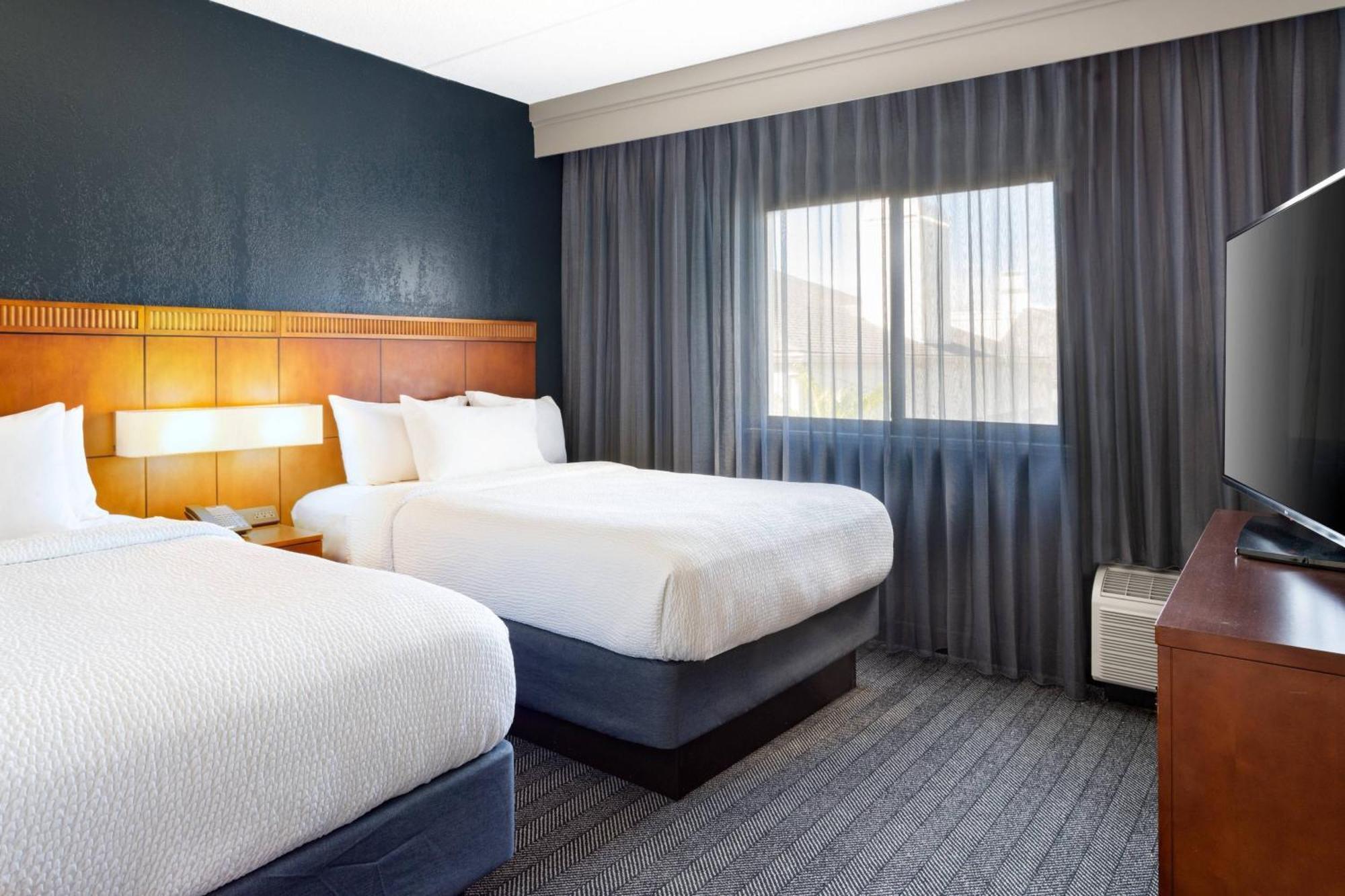 Courtyard Tampa Westshore/Airport Экстерьер фото