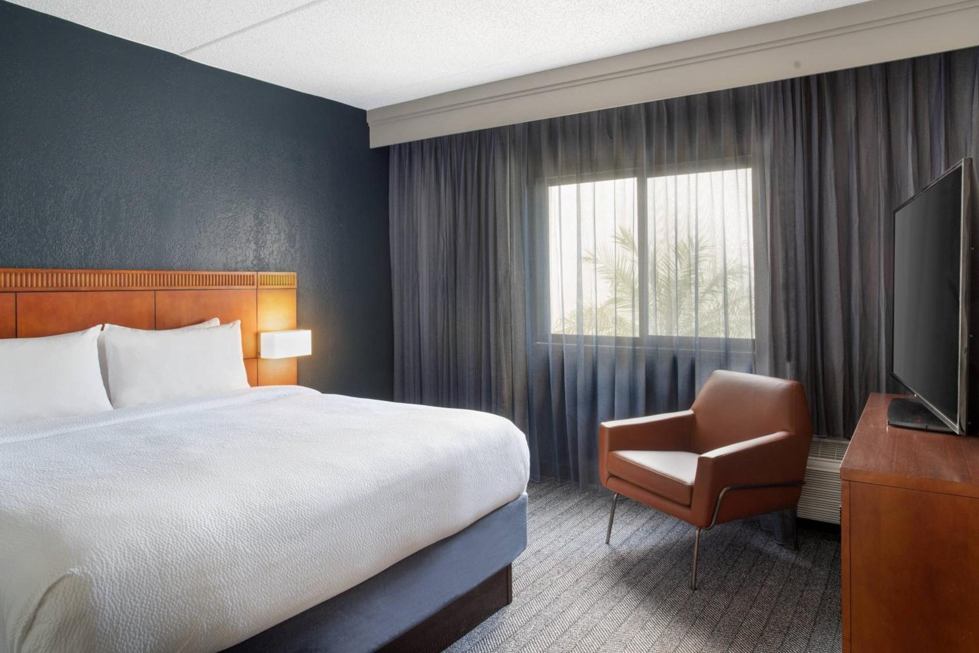 Courtyard Tampa Westshore/Airport Экстерьер фото