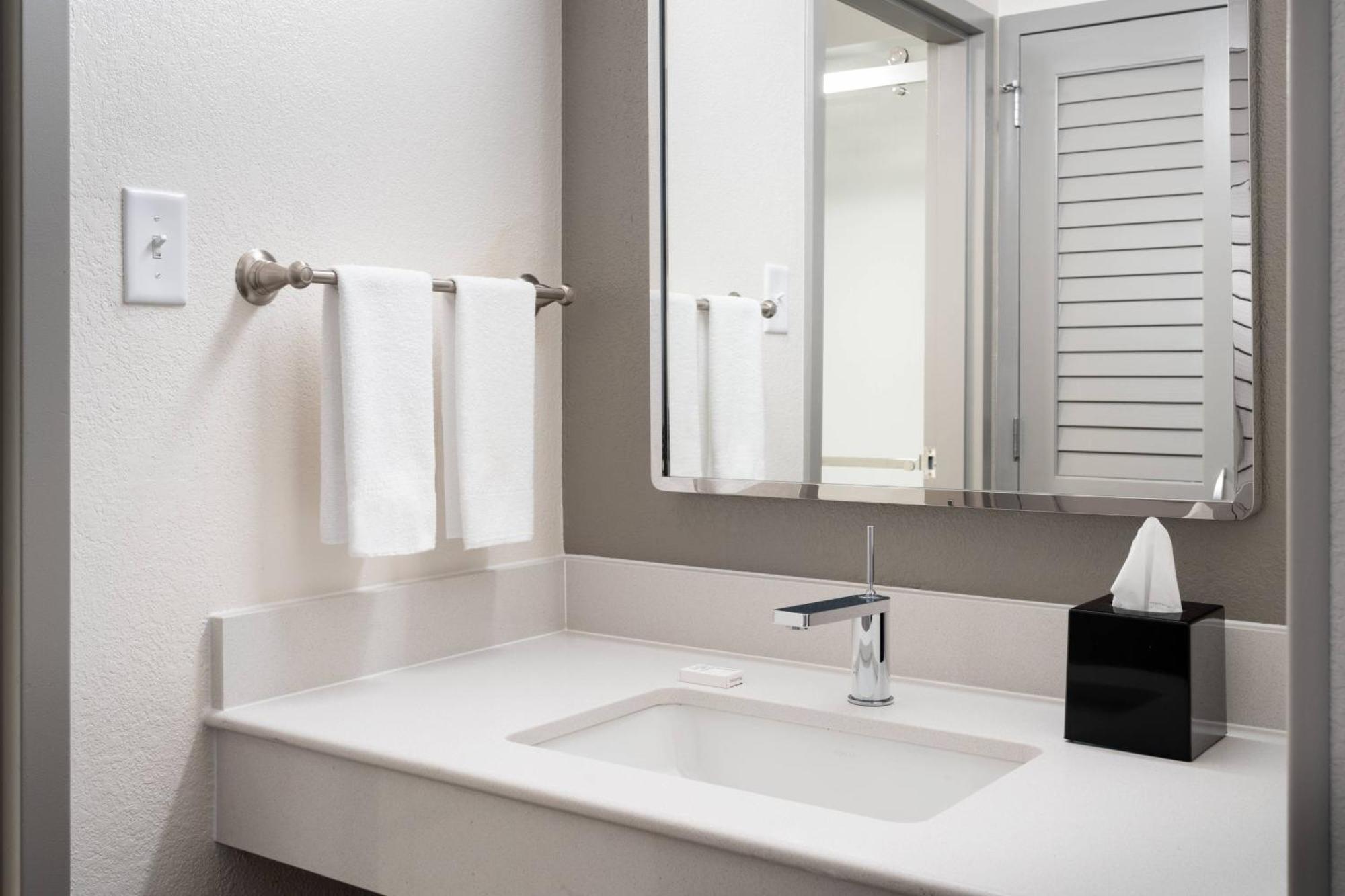 Courtyard Tampa Westshore/Airport Экстерьер фото